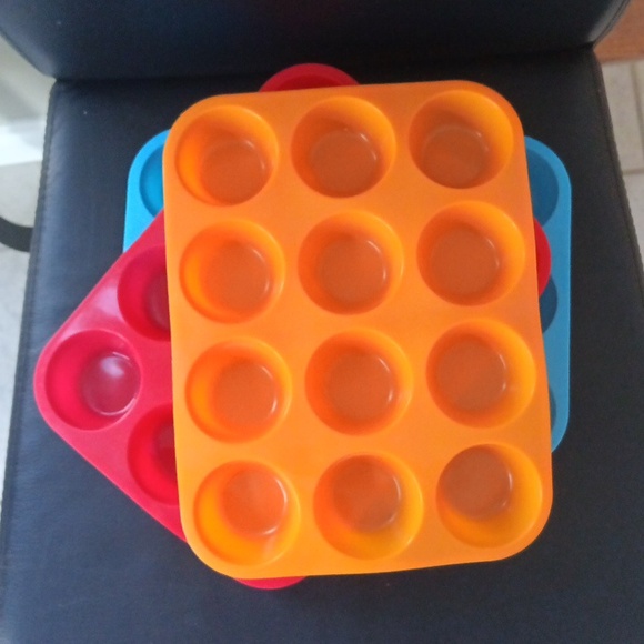 Silicone Muffin Pan Set - Red, Blue, and Orange - Picture 4 of 10